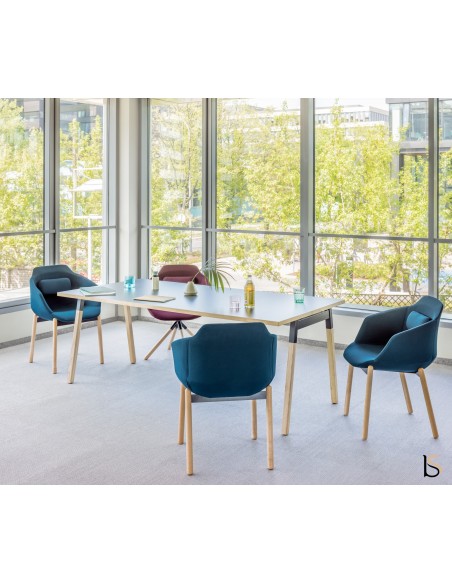 Table rectangulaire pieds en bois Ogi – MDD.