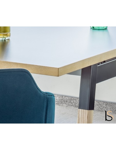 Table rectangulaire pieds en bois Ogi – MDD.