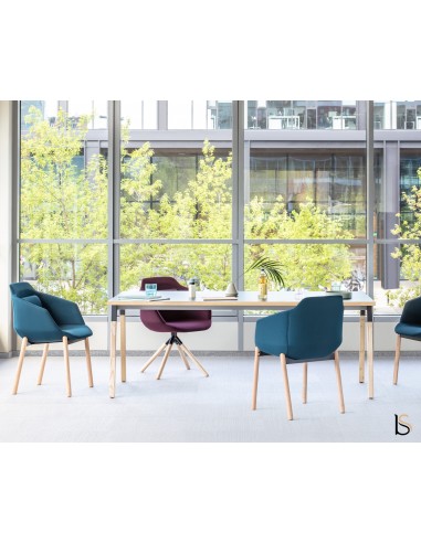 Table rectangulaire pieds en bois Ogi – MDD.