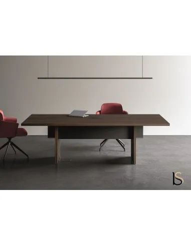 Table de conférence Sile de chez Bralco sur panneau en bois sombre