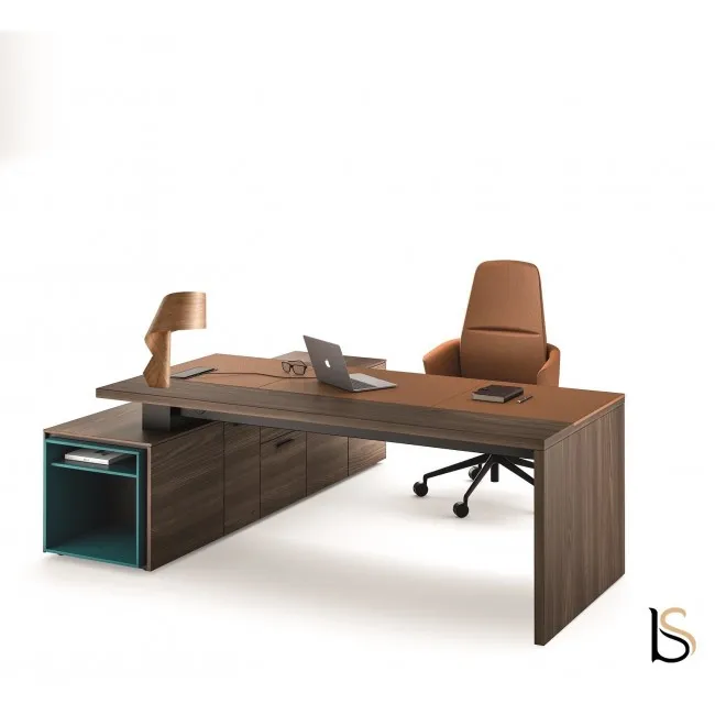 Bureau de direction Sile avec sous-main, grand plan en bois et sous main cuir