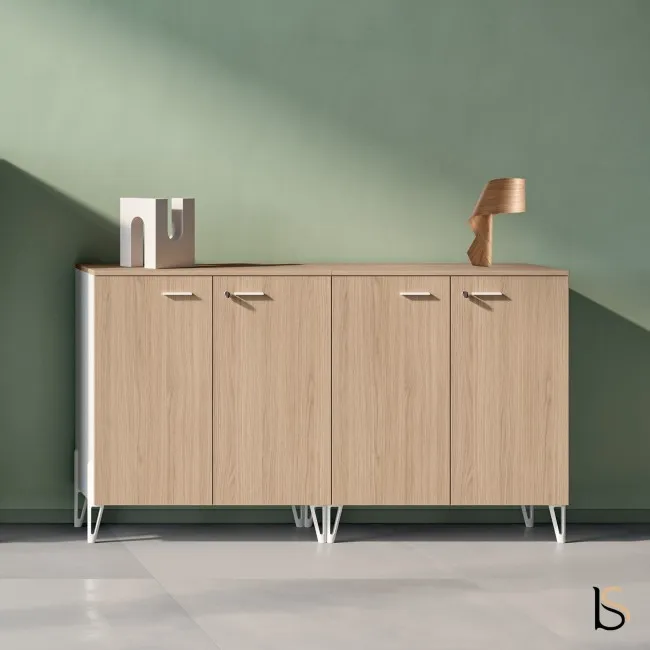 Armoire de rangement avec 4 portes battantes, fermeture à clé.