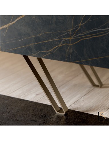 detail du piètement bloom en métal coloris or