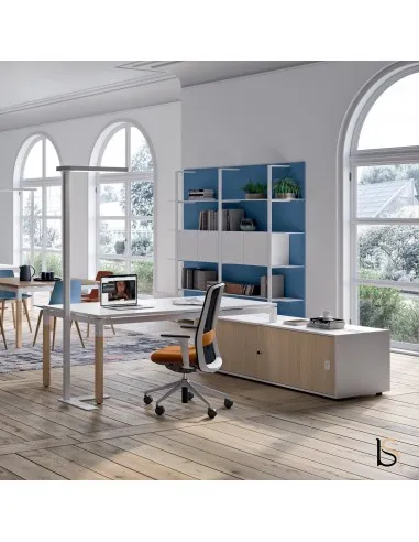bureau design avec meuble intégré, pieds en bois style scandinave