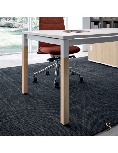 pied bureau avec bois