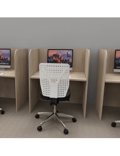 Bureau individuel pour call center avec cloisons intégrees Mobel Linea finition bois acacia clair