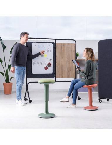 ambiance reunion informelle avec tabouret esmou mobellinea