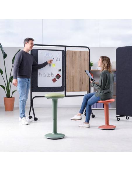 ambiance reunion informelle avec tabouret esmou mobellinea