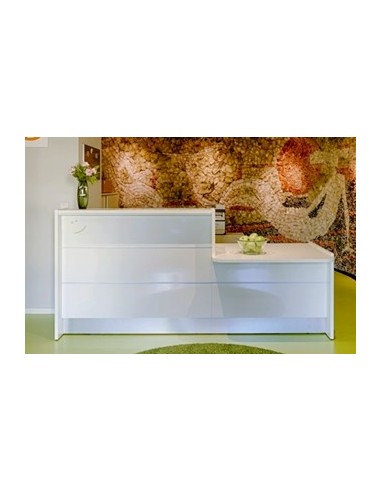 Banque d’accueil droite modèle Valde avec accès pour personnes à mobilité réduite.