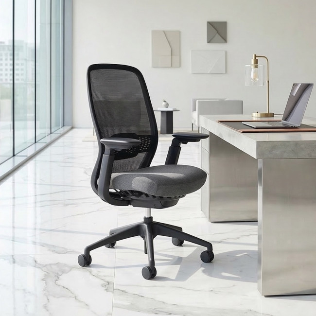 Siège de bureau ergonomique avec dossier en maille noire et assise en tissu gris