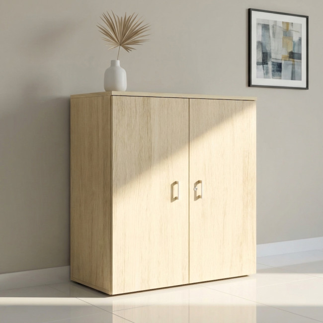 Armoire moyenne Mobel Linea en chêne moyen avec portes battantes et serrure