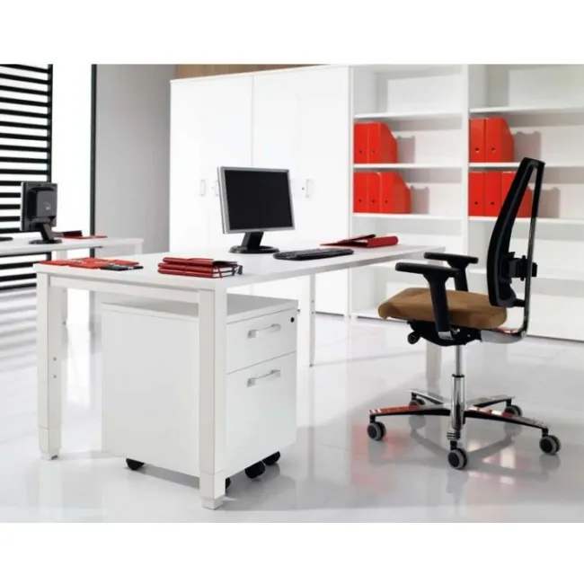 Bureau individuel Tempo réglable en hauteur.
