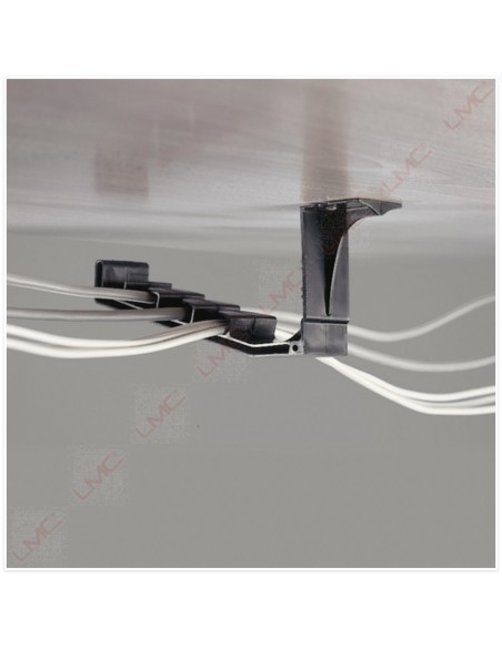 Lot de 8 guides câbles horizontaux.