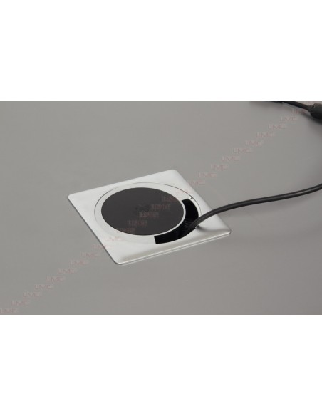 Passe câbles avec chargeur Smartphone par induction.