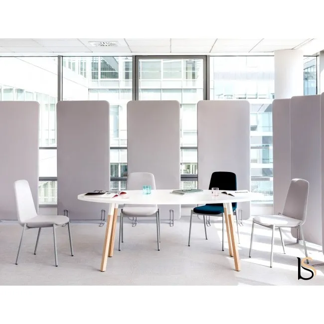 Table de réunion pieds en bois Ogi – MDD.