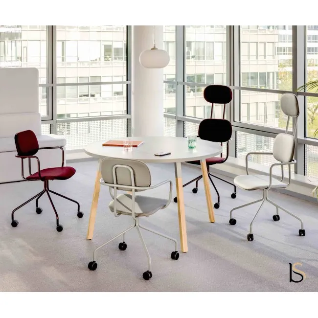 Table ronde pieds en bois Ogi – MDD.