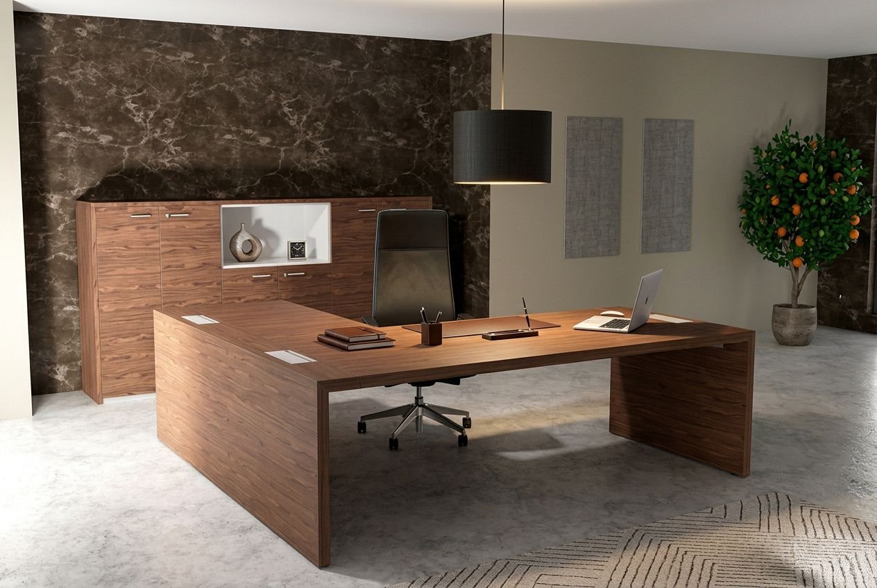 Bureau de direction moderne design en bois, grand plan de travail, fauteuil noir, meuble de rangement assorti et plantes décoratives dans un cadre contemporain.