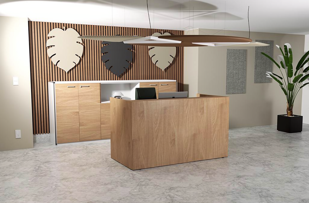 Réception moderne en bois clair avec meuble d’accueil et étagères, mur décoratif à lames et grandes feuilles artificielles, plante verte. Aménager une salle d'attente pour un notaire.