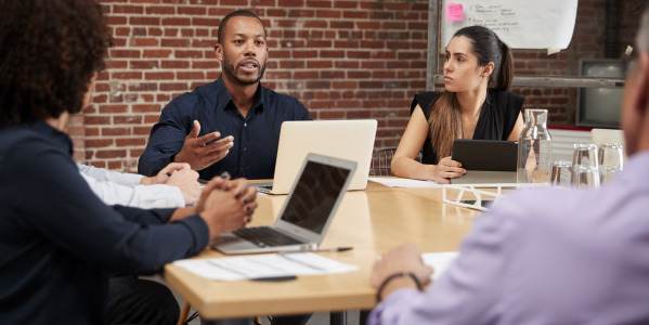 Comment bien choisir sa table de réunion ?