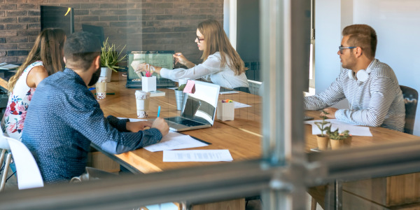 Quelles sont les différentes formes de table de réunion ?
